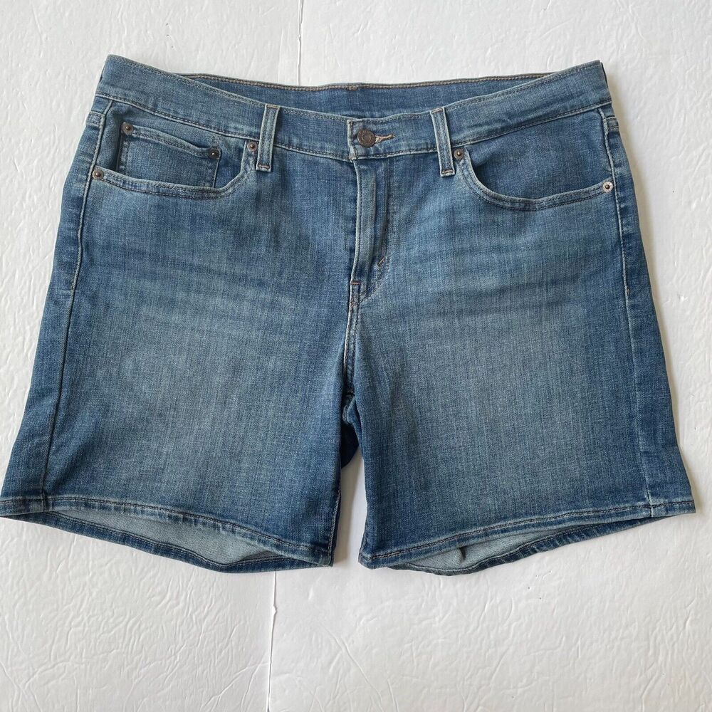 Levi's Jean Shorts Size 31 Flat Front 7 inch inseam 5 Pockets Shorts Medium Wash